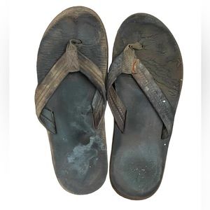 Men’s rainbow sandals. Size large 9.5-10.5